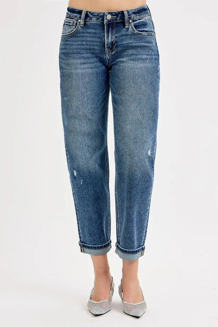 Back pocket detail of low rise jeans in plus size with flattering fit